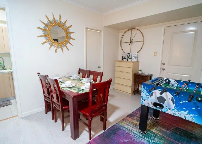 A2j Luxury 2br Bgc Near Sm Aura, Market2x *