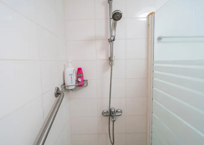 Apartment A2j Luxury 2br Bgc Near Sm Aura, Market2x Manila