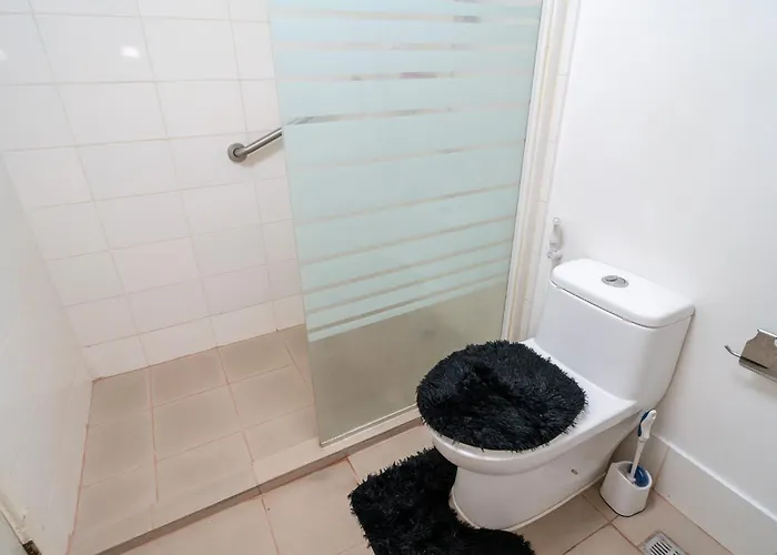 A2j Luxury 2br Bgc Near Sm Aura, Market2x Manila