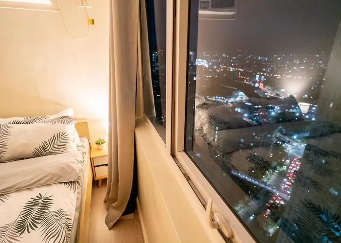 A2j Luxury 2br Bgc Near Sm Aura, Market2x Apartment