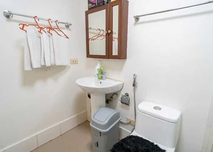 A2j Luxury 2br Bgc Near Sm Aura, Market2x Apartment *