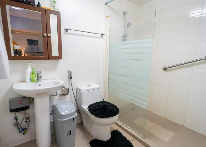 A2j Luxury 2br Bgc Near Sm Aura, Market2x *