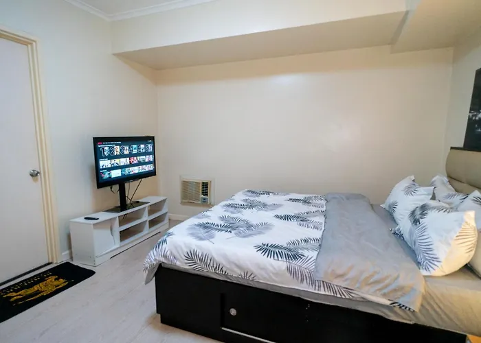 A2j Luxury 2br Bgc Near Sm Aura, Market2x Manila