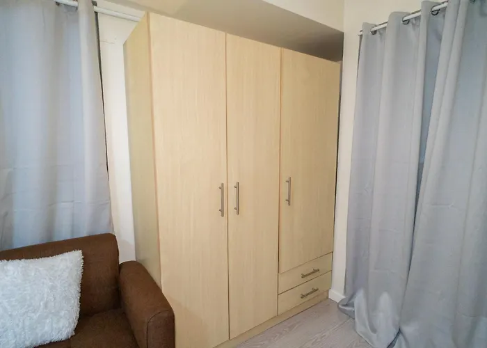 A2j Luxury 2br Bgc Near Sm Aura, Market2x Manila