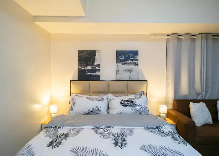 A2j Luxury 2br Bgc Near Sm Aura, Market2x Manila