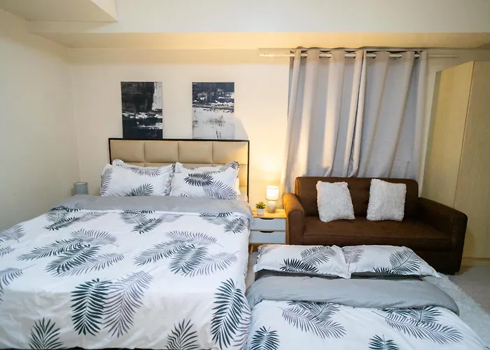 A2j Luxury 2br Bgc Near Sm Aura, Market2x Apartment Manila