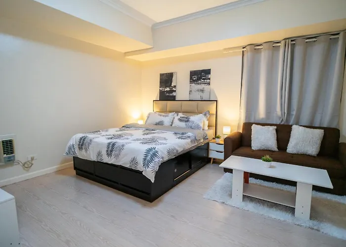 A2j Luxury 2br Bgc Near Sm Aura, Market2x Apartment Manila