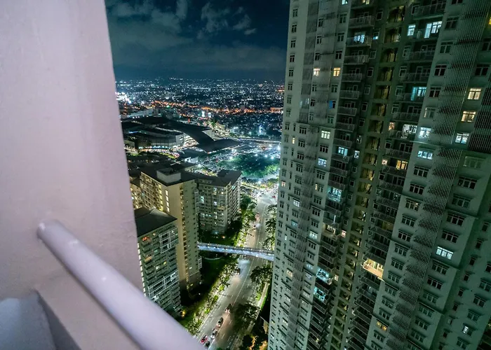 A2j Luxury 2br Bgc Near Sm Aura, Market2x Manila